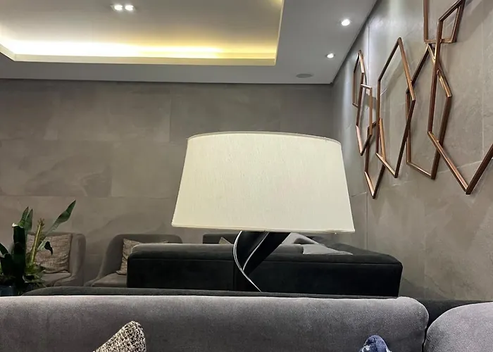 Queen Bed With Coffee Bar And Fast Wi-fi At S Residences