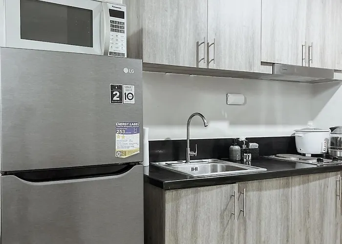 Queen Bed With Coffee Bar And Fast Wi-fi At S Residences