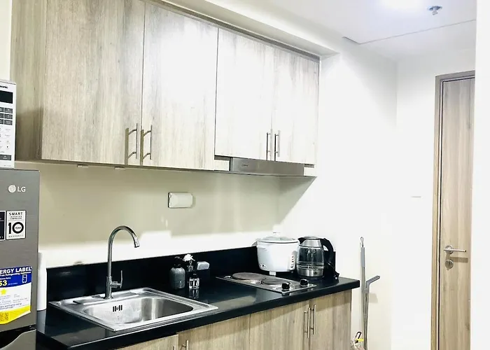 Queen Bed With Coffee Bar And Fast Wi-fi At S Residences Manila