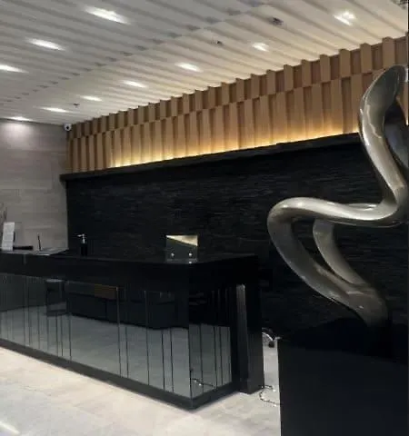 Queen Bed With Coffee Bar And Fast Wi-fi At S Residences Apartment *